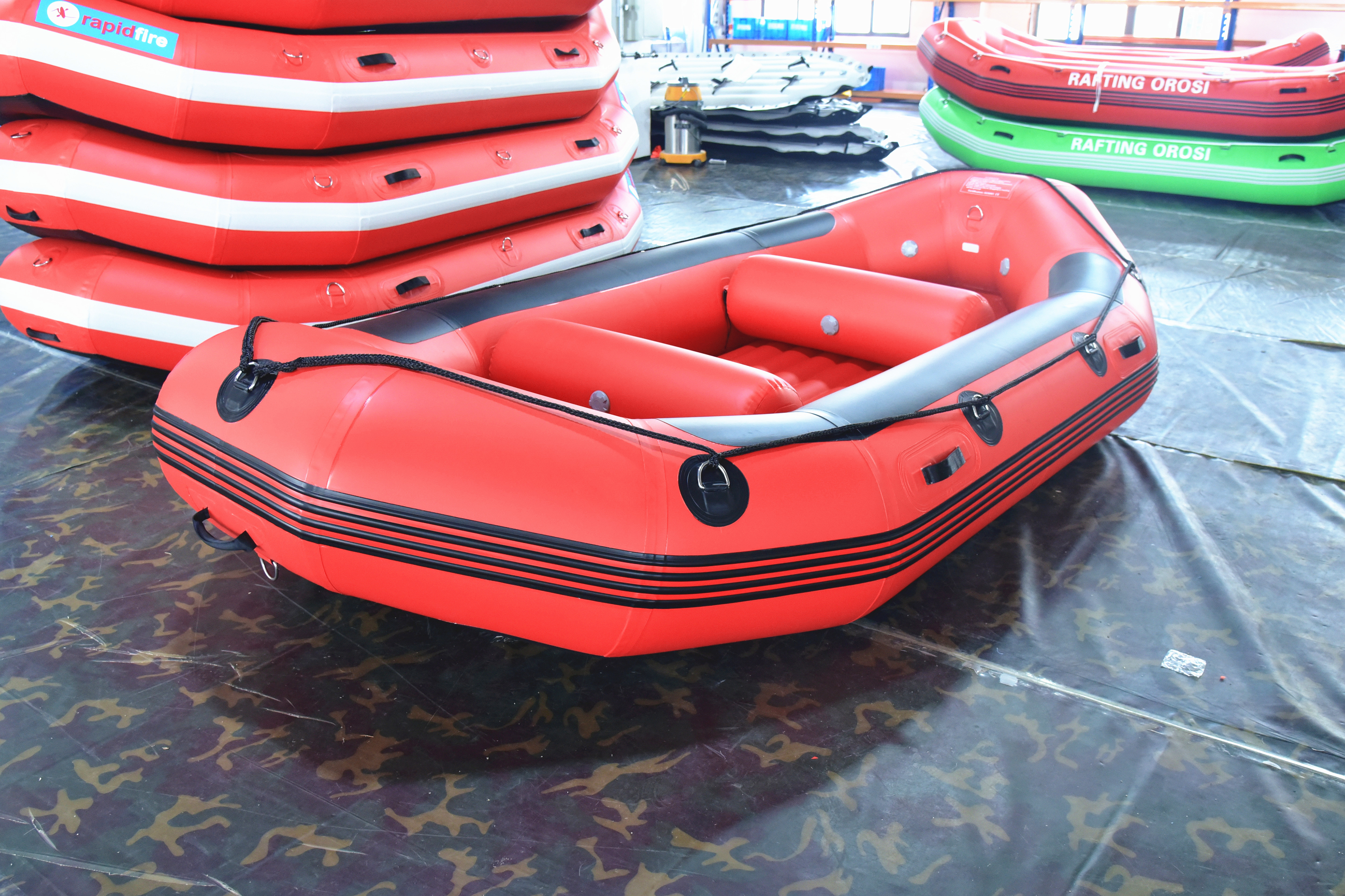 Buy Discount Of 12ft 6 Person Inflatable Boat Customized Whitewater Rafting Boat For Drifting